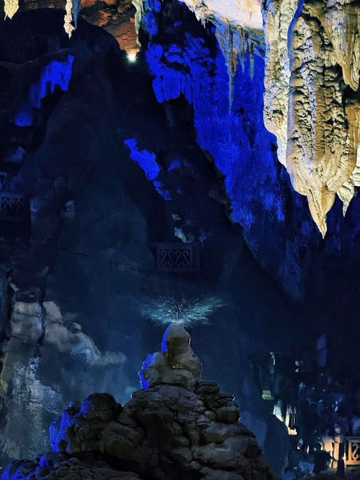 Tagesausflug zur Zhijin-Höhle und zum Zhijin-Canyon ab Guiyang mit chinesischem und englischem Service