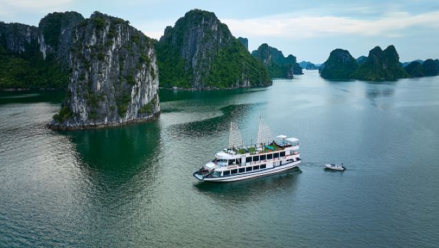 From Hanoi: Luxury Halong Bay Day Cruise Route 2 With Lunch + Transfer + Entrance Ticket