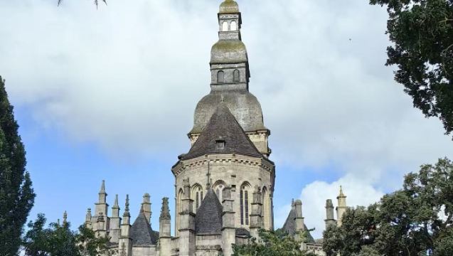 比利時布魯塞爾來回盧森堡大公國+迪南小鎮【舒適包車+中文】