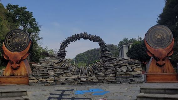 Lawatan sehari ke Air Terjun Gua Wengbu + Kampung Purba Buyi Gaodang berusia ribuan tahun [Perjalanan bebas + Jemputan dari rumah]