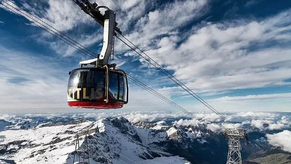 Eendaagse tour naar de Titlis vanuit Zürich of Luzern, Zwitserland met Engelssprekende gids inclusief draaiende kabelbaan