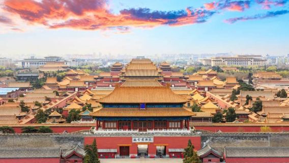 Panduan secara langsung di Muzium Istana