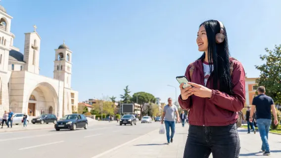 Passeio de Áudio pelos Destaques de Tirana: Tesouros Culturais e Ecos Históricos