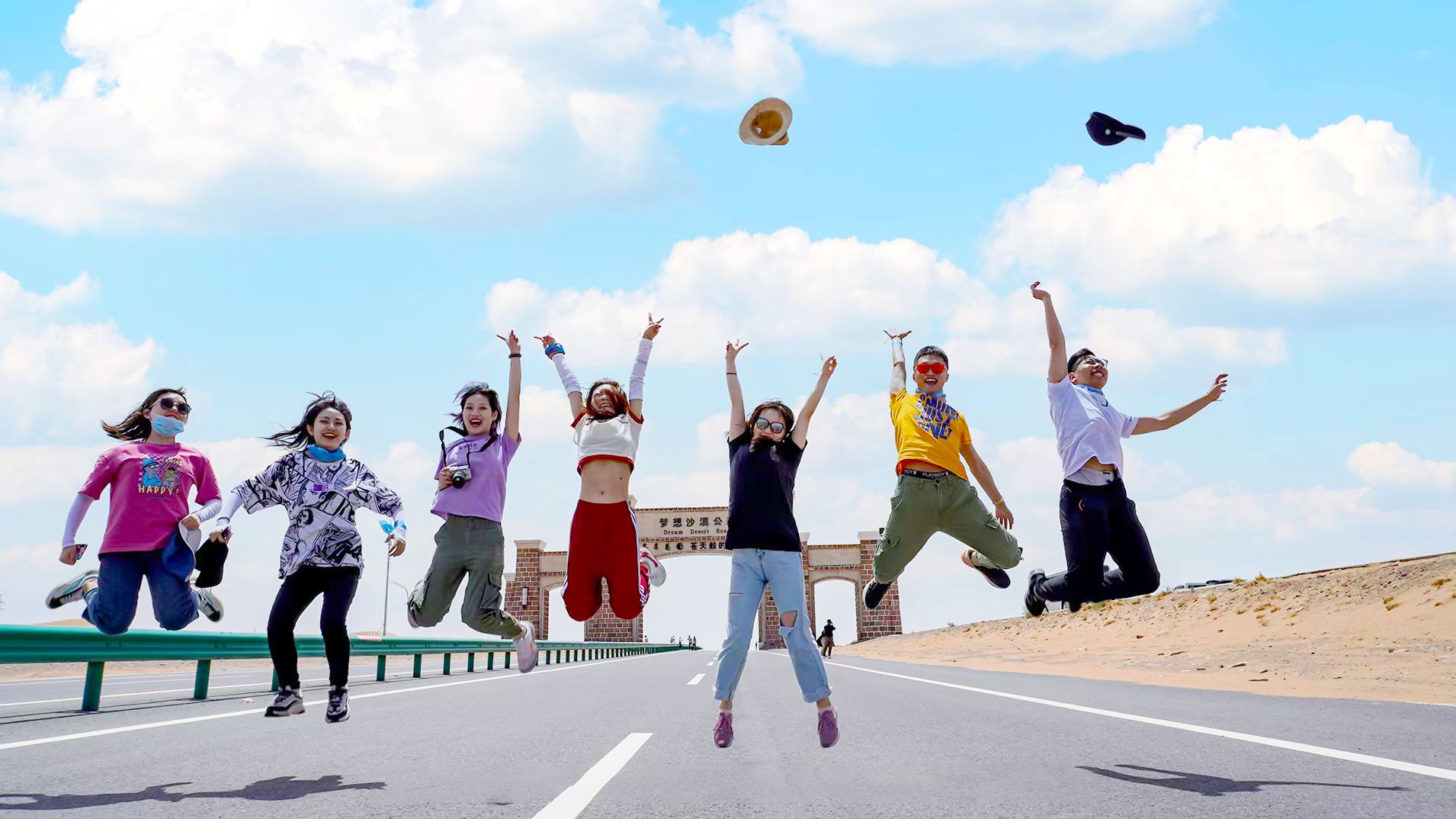 中衛騰格裡沙漠·露營(過夜)【銀川中衛阿拉善左旗3日遊|6人嗨小團·寧夏全景·六湖穿越】