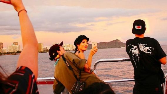 Honolulu: Sunset Waikiki Glass Bottom Boat Tour