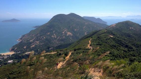 Dragon's Back Hiking Tour