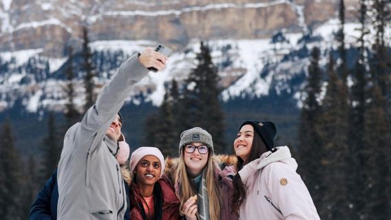 Lake Louise & Yoho National Park: Winter Tour from Banff