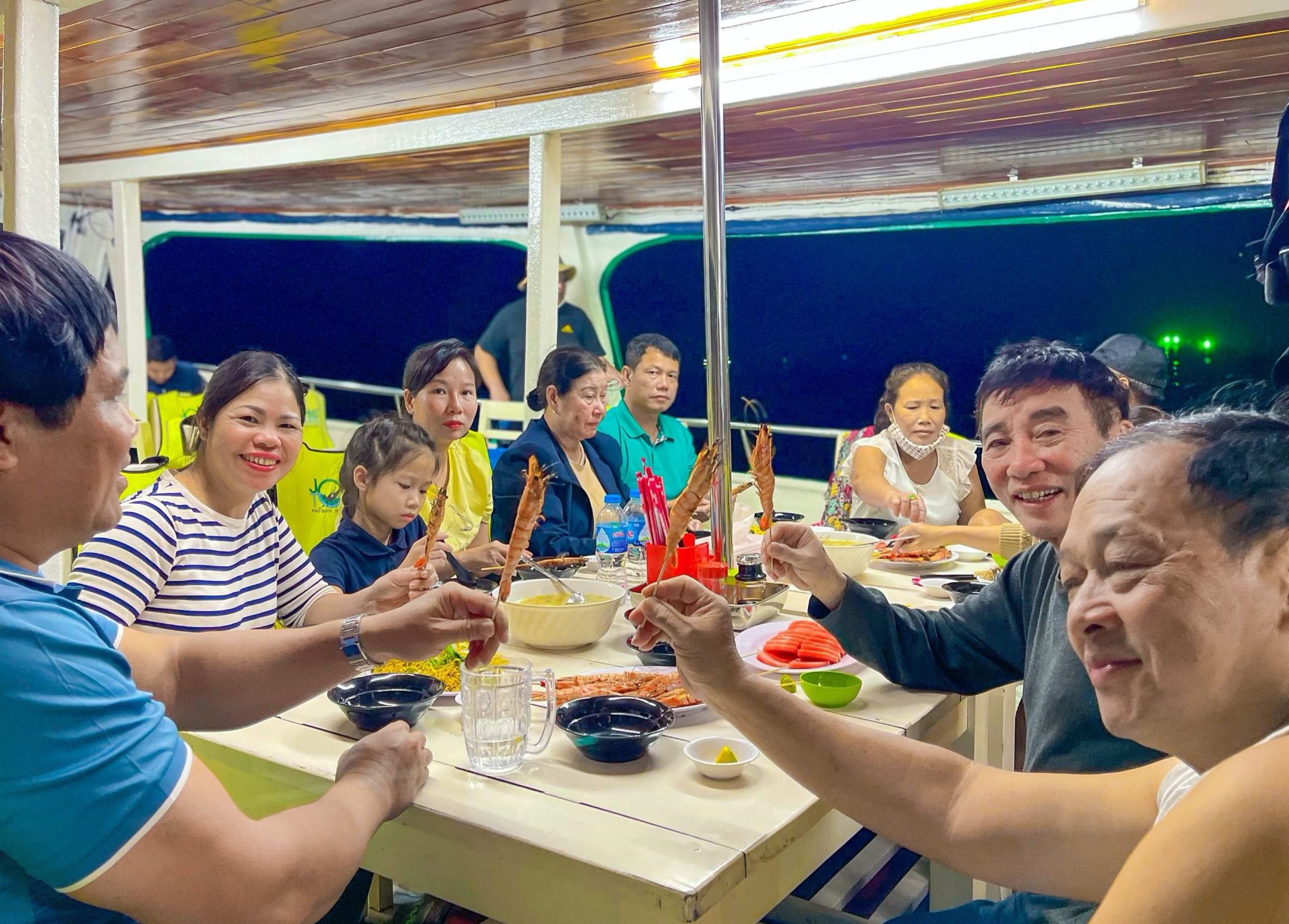 富國島抓魷魚黃昏海宴【船上日落和魷魚燒烤之夜】