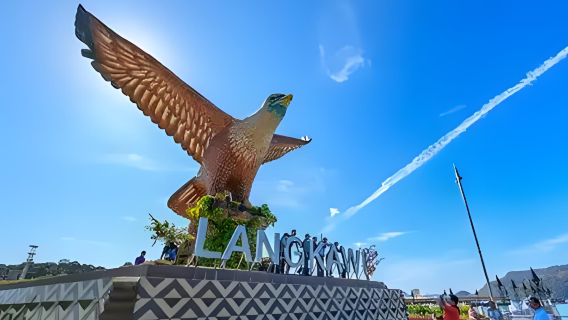 Lawatan Sehari Langkawi: Pelayaran Kapal Layar Menyaksikan Matahari Terbenam dan Pesta di Laut