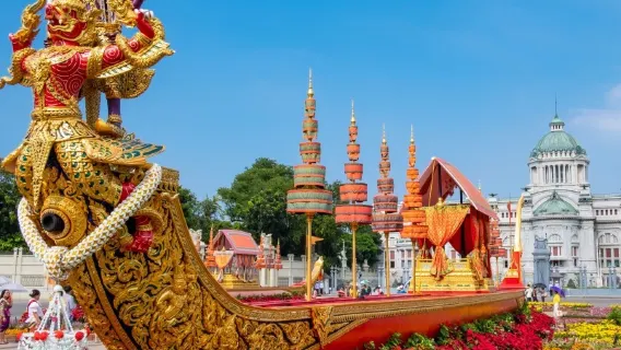 Commander après consultation / Bangkok Thaïlande, Pattaya, Wat Mangkon Kamalawat, Sanctuaire de Phra Phrom, Wat Saket, Wat Traimit, Wat Phra Kaew / Aéroport / Service de transport point à point / Guide touristique et chauffeur / Service de voiture privée