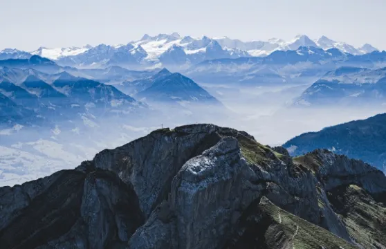 諮詢後下單/瑞士蘇黎世聖母大教堂聖彼得堡大教堂貝耶鐘錶博物館/機場/點對點用車/旅遊旅行司導/專車服務