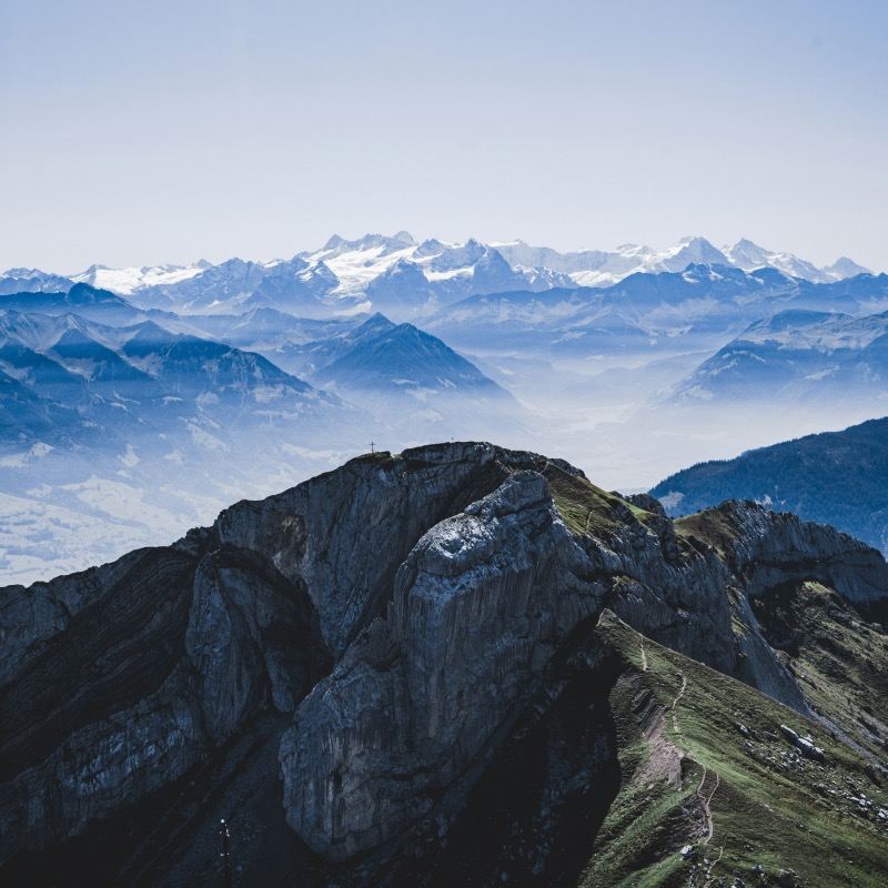Tempah selepas berunding/Gereja Our Lady of Zurich, Gereja St. Peter, Muzium Jam Beyer di Zurich, Switzerland/Lapangan Terbang/Pengangkutan titik ke titik/Pemandu pelancong/Perkhidmatan kereta sewa