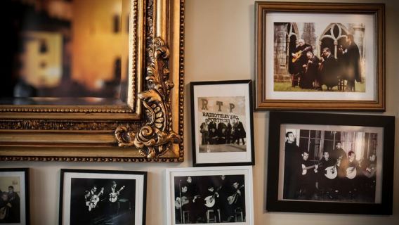 Coimbra: Live Fado Show with Glass of Port Wine