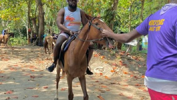 เซนต์แอนน์: ขี่ม้าในอ่าวเซนต์แอนน์