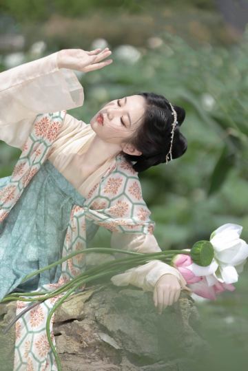 Fengxin Trip Moments[Baizhang Mountain/Luobo Tan Waterfalls Group Photography - Aerial, Portrait, Wedding, and Multilingual Translation Photographer]