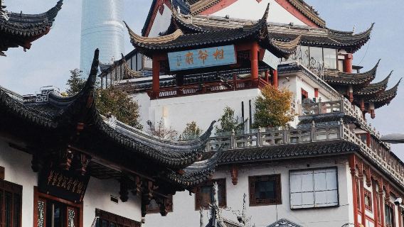 Экскурсия по Шанхаю: смотровая площадка Shanghai Tower + башня Цзинь Мао + Телебашня Восточная Жемчужина + храм Чэнхуанмяо (однодневный тур с англоговорящим гидом)