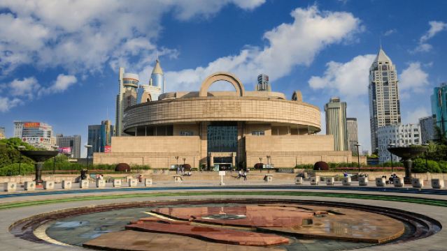 Lawatan sehari ke Muzium Shanghai + Oriental Pearl Tower + The Bund + Kuil Dewa Bandar [Sesuaikan perjalanan dengan sewaan peribadi]