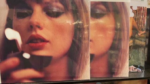 London: Taylor Swift London Boy Walking Tour