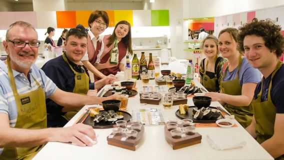 Tokyo Tsukiji Outer Market Walking Tour and Sushi Cooking Class