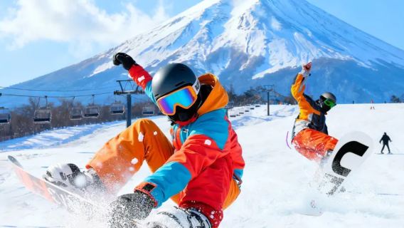 Japan Winter Romance Skiing: Enjoy a Day Tour at Mount Fuji 2nd Station Yeti Ski Resort