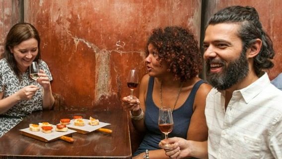 เซบียา: ทัวร์ชิมทาปาส โรงเตี๊ยม และประวัติศาสตร์พร้อมไกด์