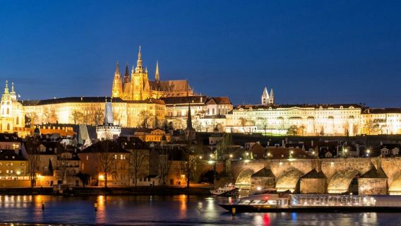 Praga: Ecocrucero nocturno + Copa de Prosecco