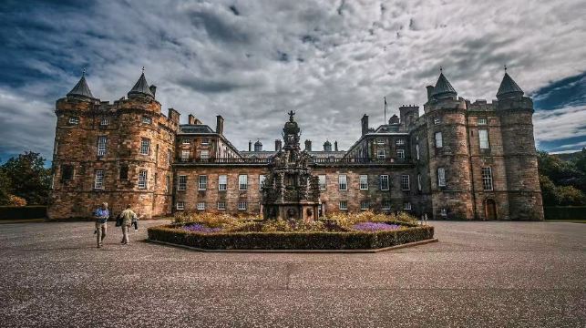 愛丁堡一日遊【司各特紀念塔+王子街花園+忠犬巴比雕像】