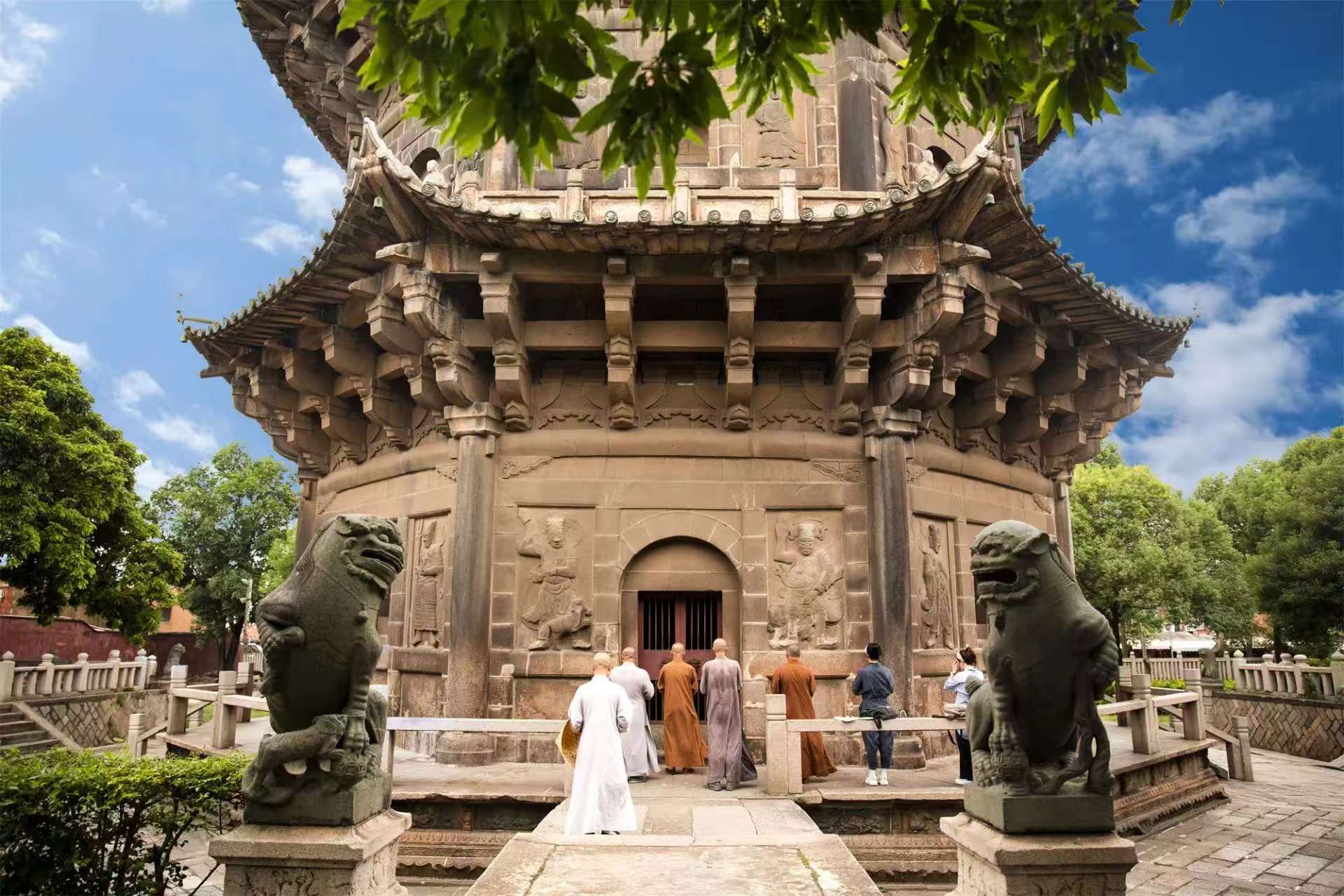 Quanzhou Ancient City + Kaiyuan Temple + West Street + Xunpu Village + Luoyang Bridge & Adjustable Itinerary & Includes Guide Services