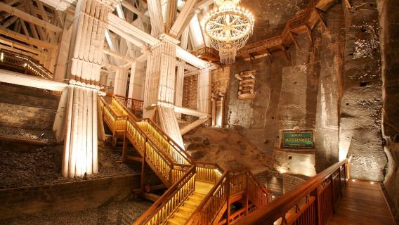 Wieliczkan suolakaivoksen kierros kuljetuksella ja pikakaistalippu