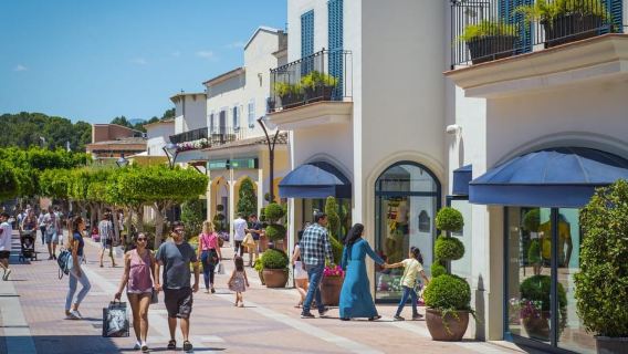 Mallorca: Fashion Outlet Shopping Excursion by Bus