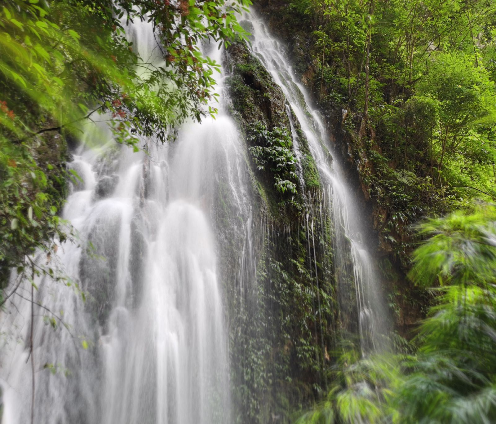 Chongqing, Cina – tour di un giorno con noleggio con conducente esclusivo al Ponte Naturale dei Tre Ponti di Wulong e al Parco Nazionale della Montagna delle Fate
