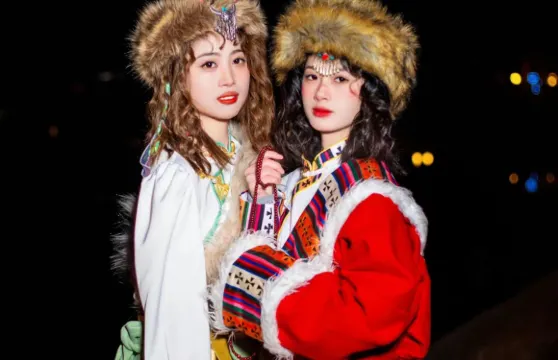 湘潭Trip Moments【婚禮跟拍 街拍 抓拍 航拍 攝影錄影/多語言翻譯/底片全送/動作指導】