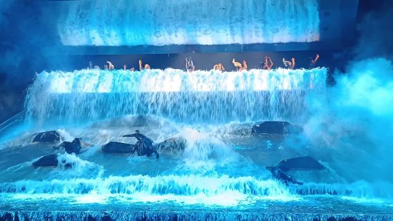 การแสดงชุดหน้ากากทองคำราชวงศ์!!