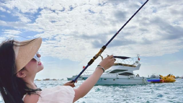 Nuevo yate importado de 46 pies en color rosa adorable en Sanya, Hainan - Alquiler de yate por 3 horas [Opción ideal para viajes en pareja, con amigos o en familia, experiencia romántica en yate]|Pesca en alta mar, natación y esnórquel