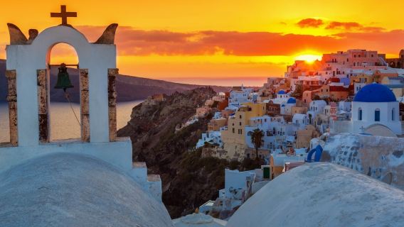 Day Tour to Akrotiri from Santorini with Sunset in Oia