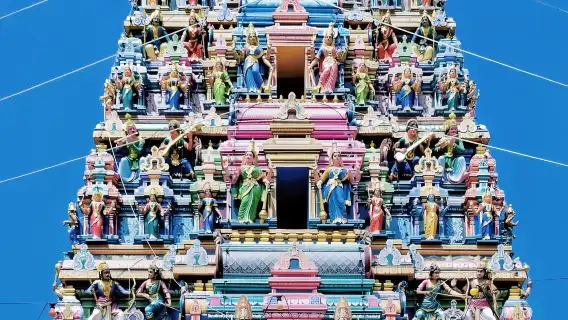 Kuala Lumpur City Center private charter Twin Towers + National Mosque + Batu Caves one-day tour with Transfers