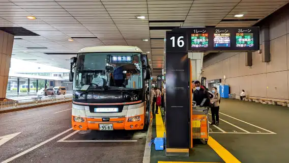 Tokyo Limousine Bus (Departs from Narita Airport to various stations in the city)