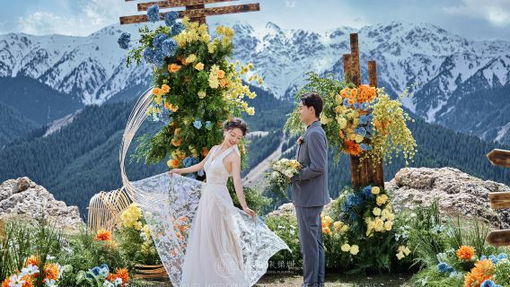 伊犁Trip Moments【目的地婚禮+婚紗照/賽里木湖/果子溝旅行婚禮結婚照微電影純拍攝】