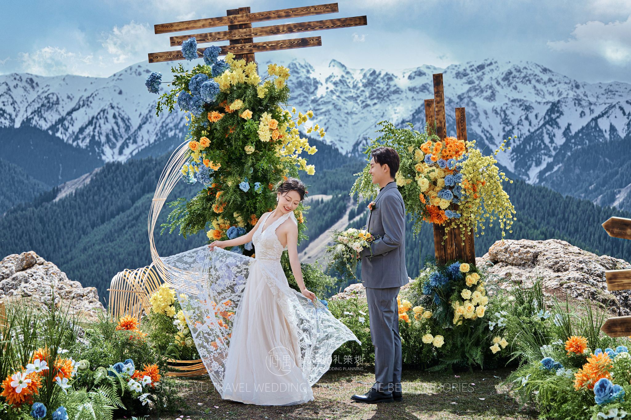 伊犁Trip Moments【目的地婚禮+婚紗照/賽里木湖/果子溝旅行婚禮結婚照微電影純拍攝】