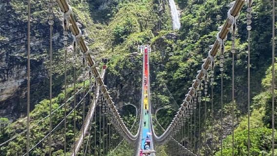 Taichung Nantou | Shuanglong Waterfall & Colorful Suspension Bridge one-day tour