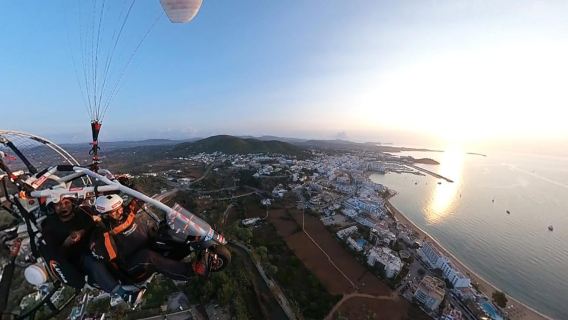 Ibiza: Vuelo en parapente motorizado de 25 minutos alrededor de la isla