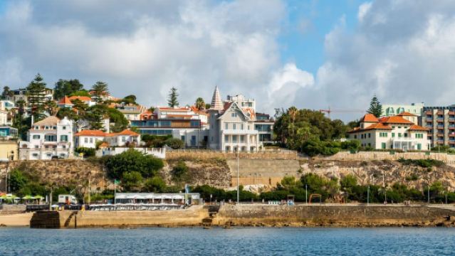 Boat tour: charming Cascais Coast to Lisbon lighthouse