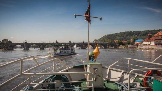 Prague: 1 hour Cruise with with beautiful views of Prague