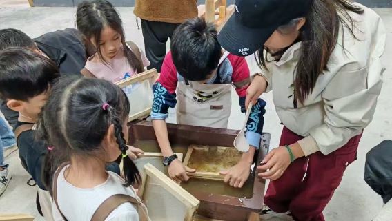 成都都江堰熊貓樂園青團造紙一日營研學【含門票觀光車午餐+非遺造紙+活字印刷+熊貓營養師體驗+證書】