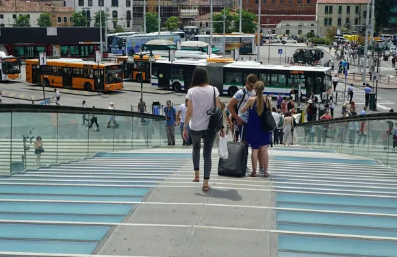 威尼斯：接駁車轉乘服務（威尼斯至特雷維索卡諾瓦機場）