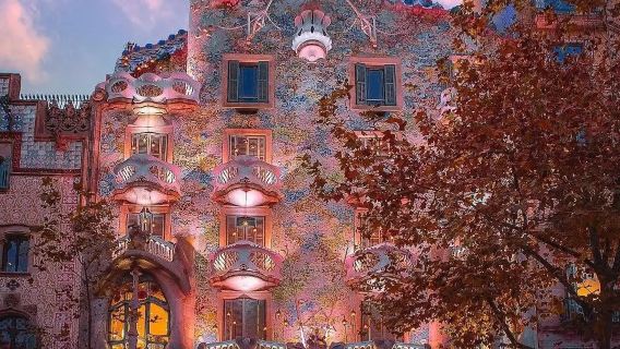 西班牙巴塞隆拿市區-高迪奇幻建築與海港落日之旅-包車-精選