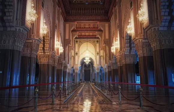 卡薩布蘭卡+舍拉廢墟+哈桑塔+安達盧西亞花園英文包車一日遊