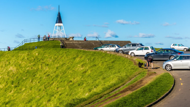 Chinese Private Charter - Mount Eden + Maungakiekie / One Tree Hill + Auckland Art Gallery + Sky Tower Day Tour with Door-to-Door Transfer