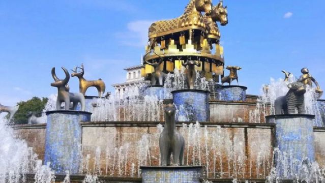 Air Mancur Colchis + Museum Sejarah Nasional Kutaisi + Museum Olahraga Georgia sewa kendaraan pribadi