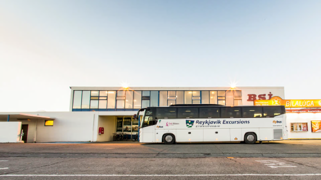 ไอซ์แลนด์ เรคยาวิก ไปยังสนามบินเคฟลาวิก การรับส่งที่สนามบิน (สามารถไปยังบริเวณใกล้เคียงกับโรงแรมในเมือง)